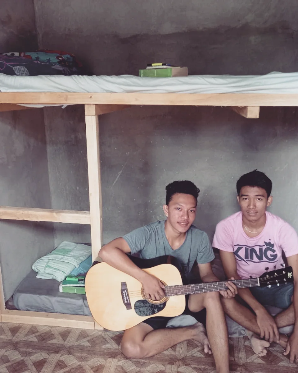 Help students in need